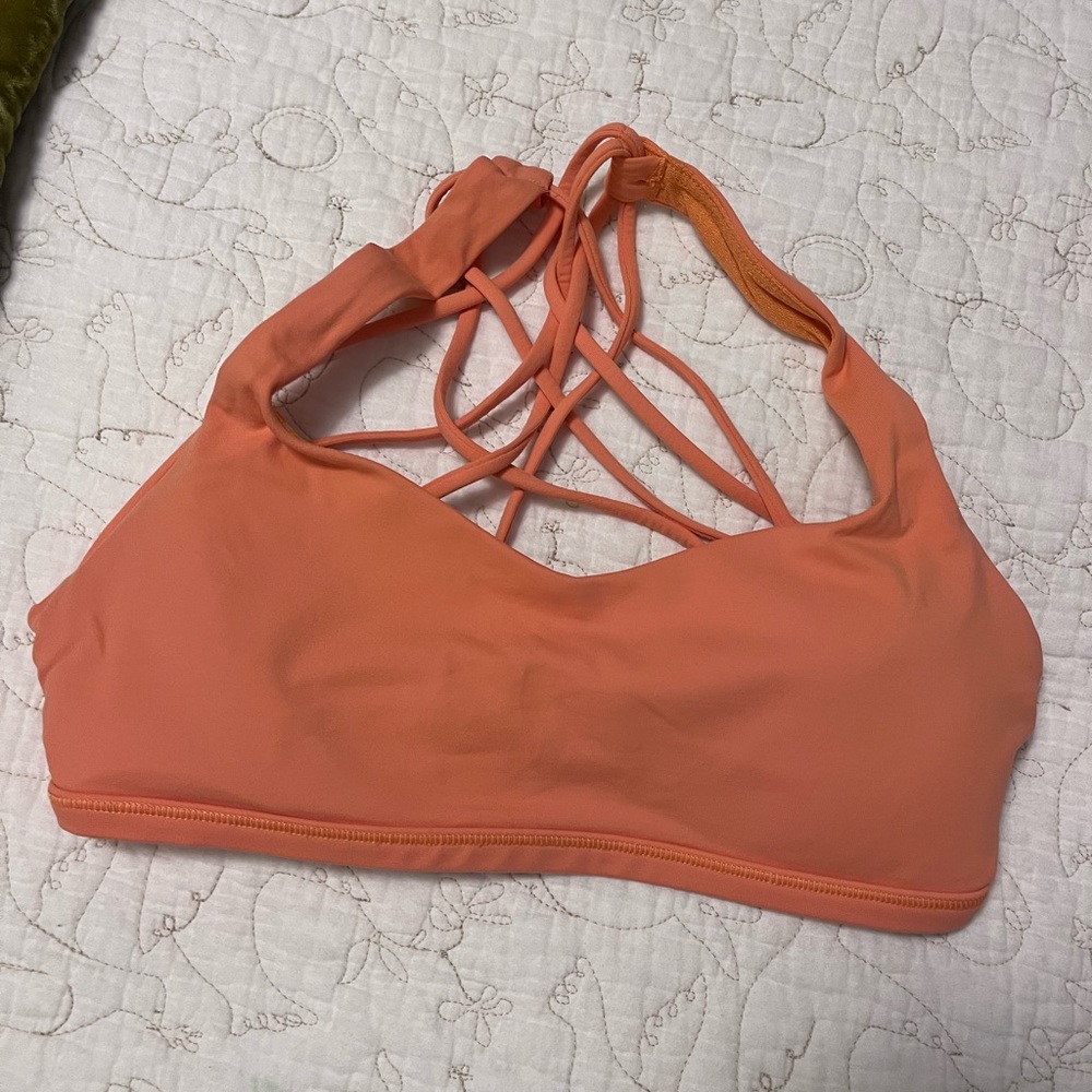 Lululemon Free to be Wild size 4